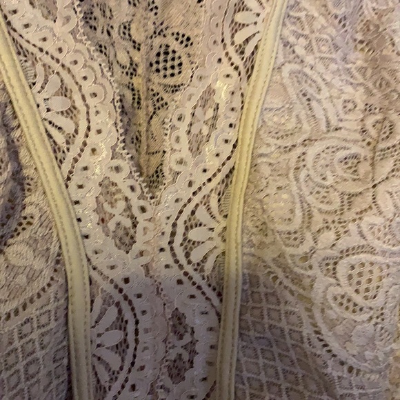 YaYa & co. Beautiful lace dressy top. - Picture 4 of 4